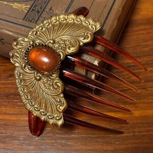 VTG Style Detailed Hair Comb With Faux Stone